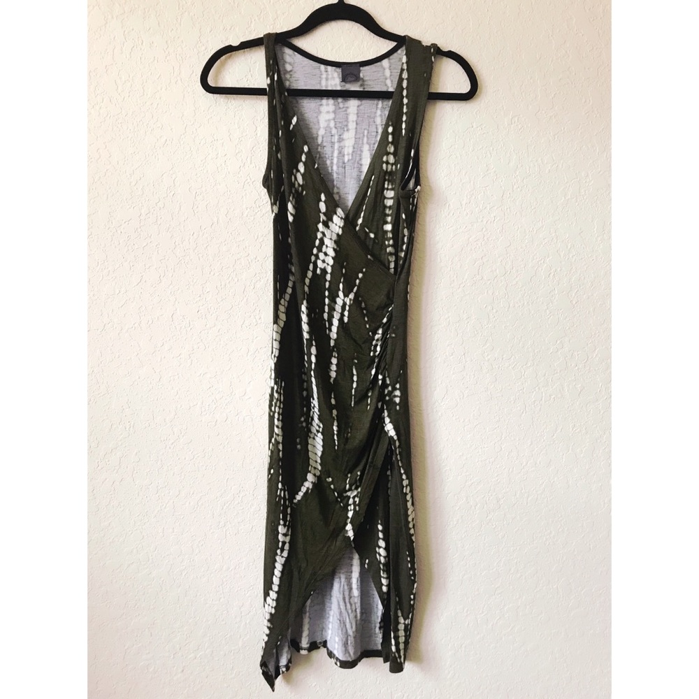 Sexy green tie-dye dress.